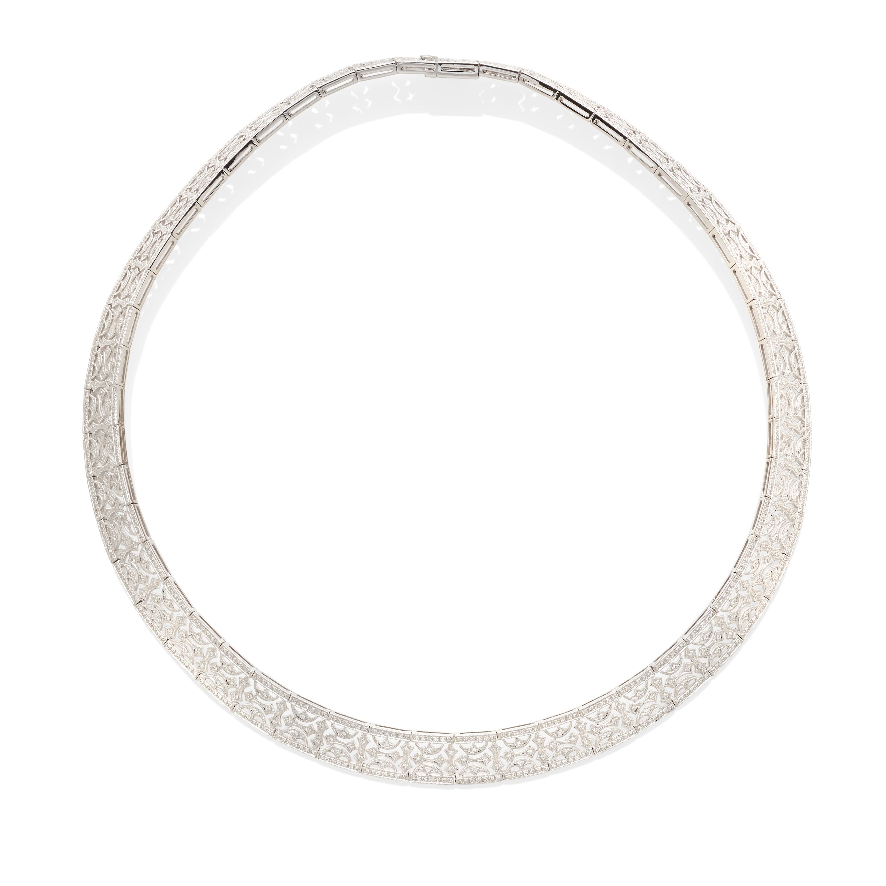 A diamond collar