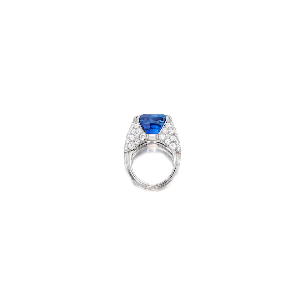 Bonhams : A sapphire and diamond ring, Monture Cartier, France