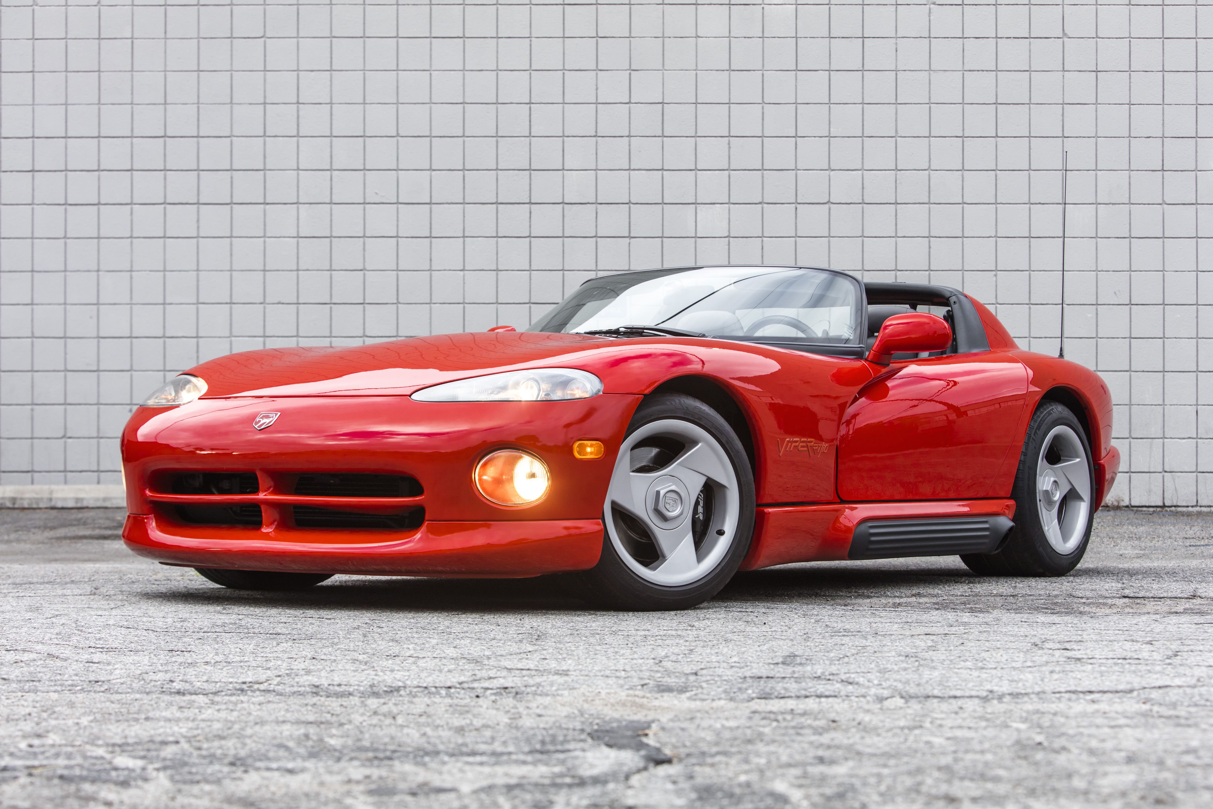 Bonhams Cars : 1992 DODGE VIPER RT/10 ROADSTER VIN:1B3BR65E6NV100119