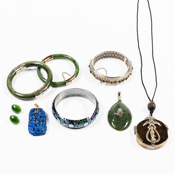 Bonhams Skinner Nine Accessory Items