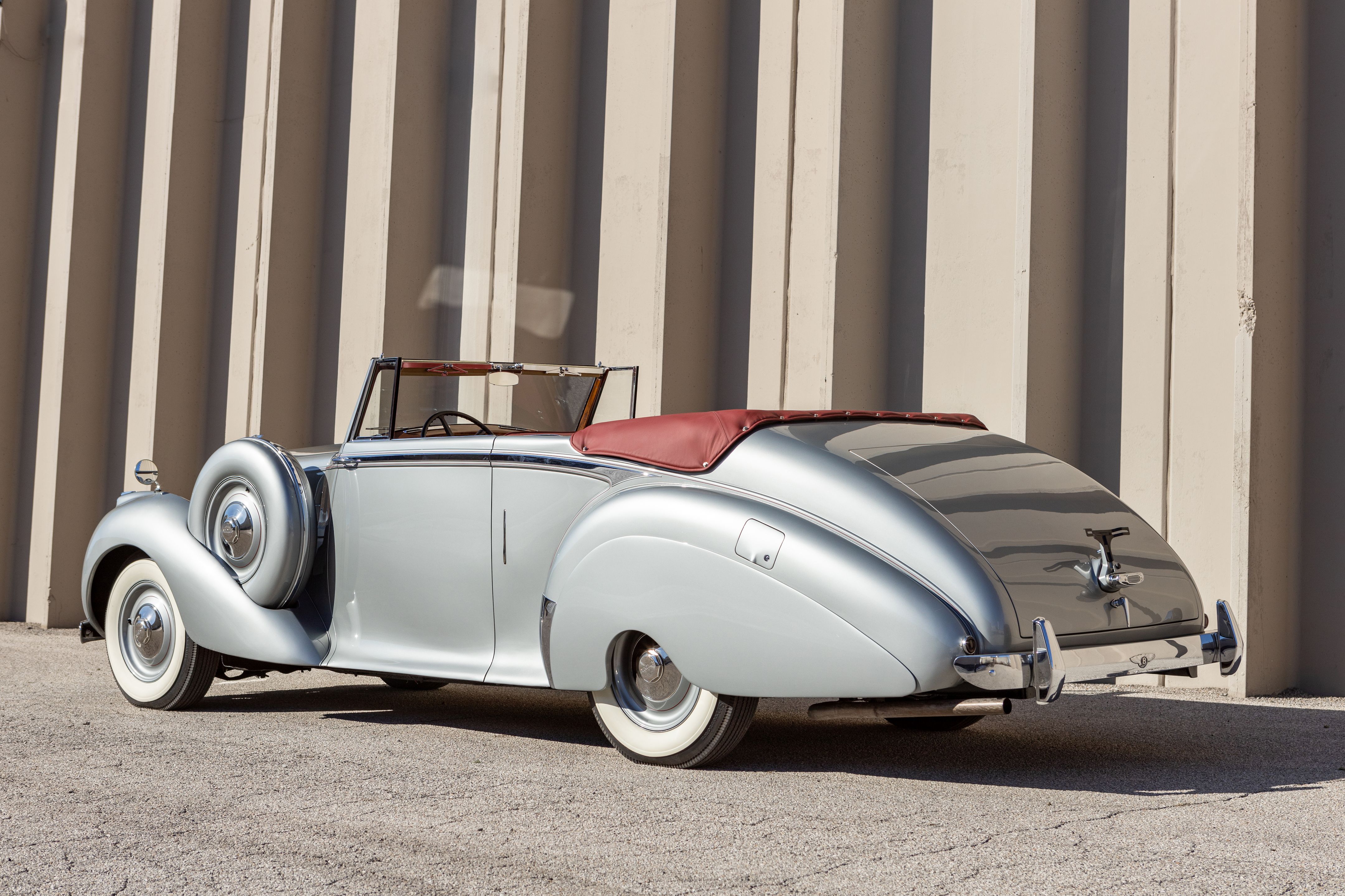 Miniature Kess Bentley MKVI DHC Cabriolet 1949 - Bordeaux - Résine 1/43