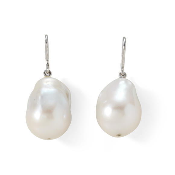 Bonhams Skinner : A PAIR OF BAROQUE SOUTH SEA PEARL EARRINGS