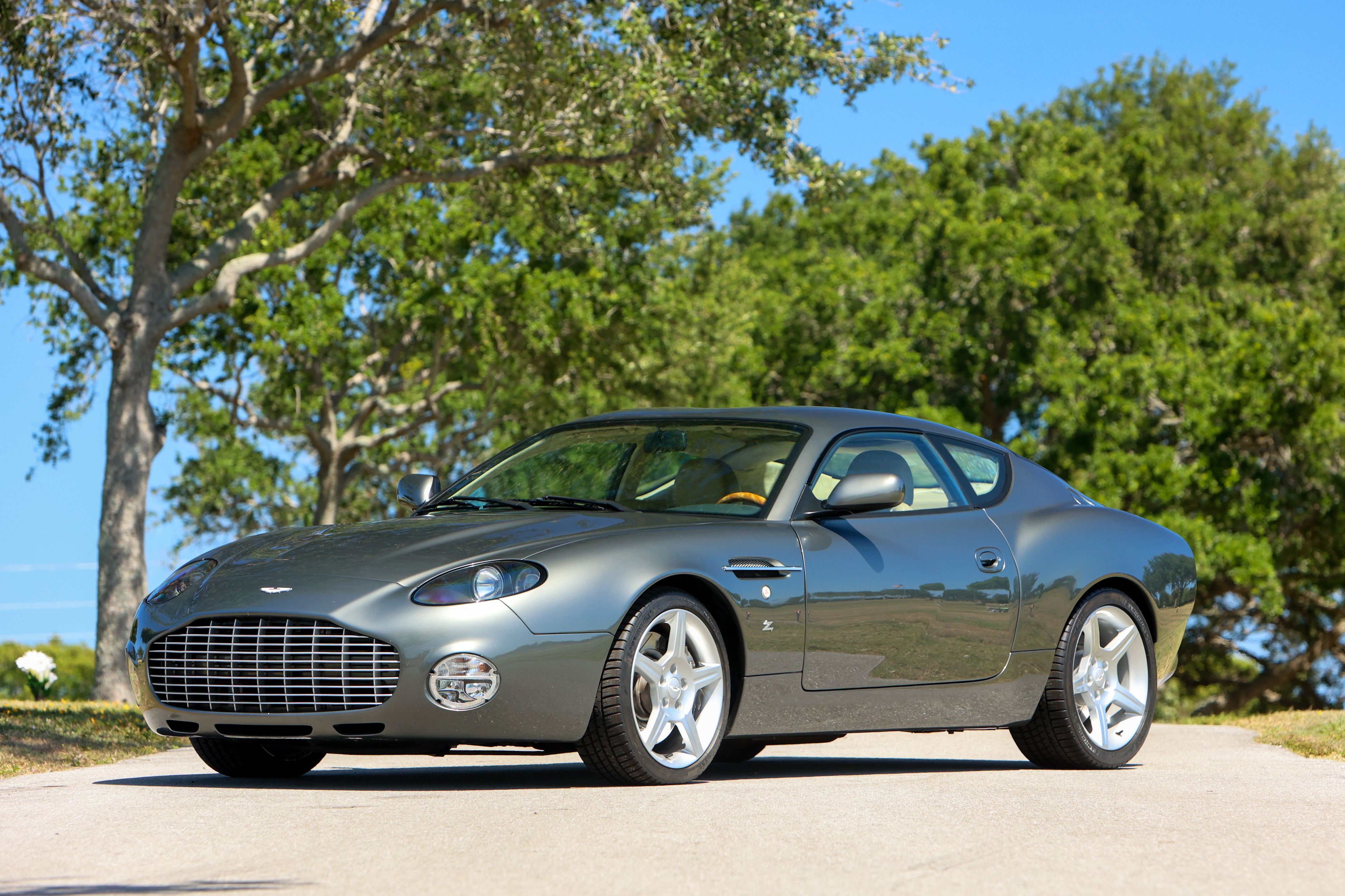 VOITURE DE COLLECTION en boite vitrine Aston Martin DB7 Zagato rare EUR