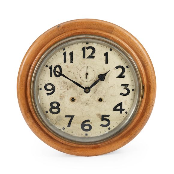 Bonhams Skinner : CIRCULAR OAK WALL CLOCK