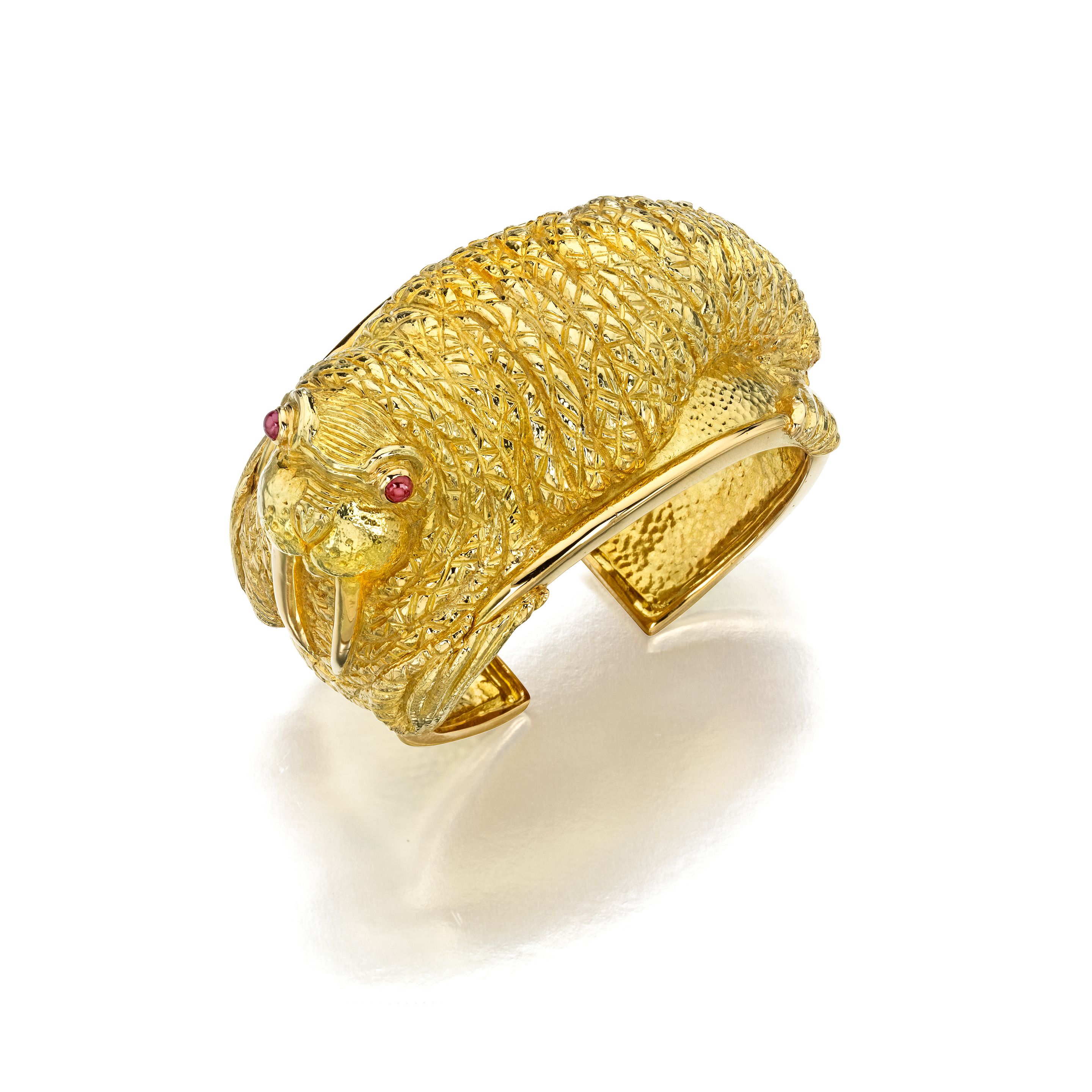 DAVID WEBB: AN 18K GOLD AND RUBY CUFF