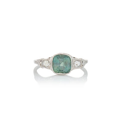 AN ALEXANDRITE AND DIAMOND RING
