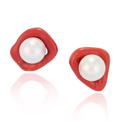 CHRISTOPHER WALLING: A PAIR OF 18K GOLD, SOUTH SEA PEARL, AND CORAL EARCLIPS