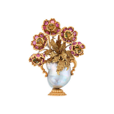 BUCCELLATI: AN 18K GOLD, SILVER BAROQUE CULTURED PEARL, RUBY, AND EMERALD GARDINETTO BROOCH, ITALY