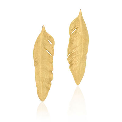 ANGELA CUMMINGS: A PAIR OF 18K GOLD FEATHER EARRINGS