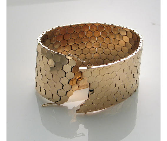 An 18k gold honeycomb link bracelet,