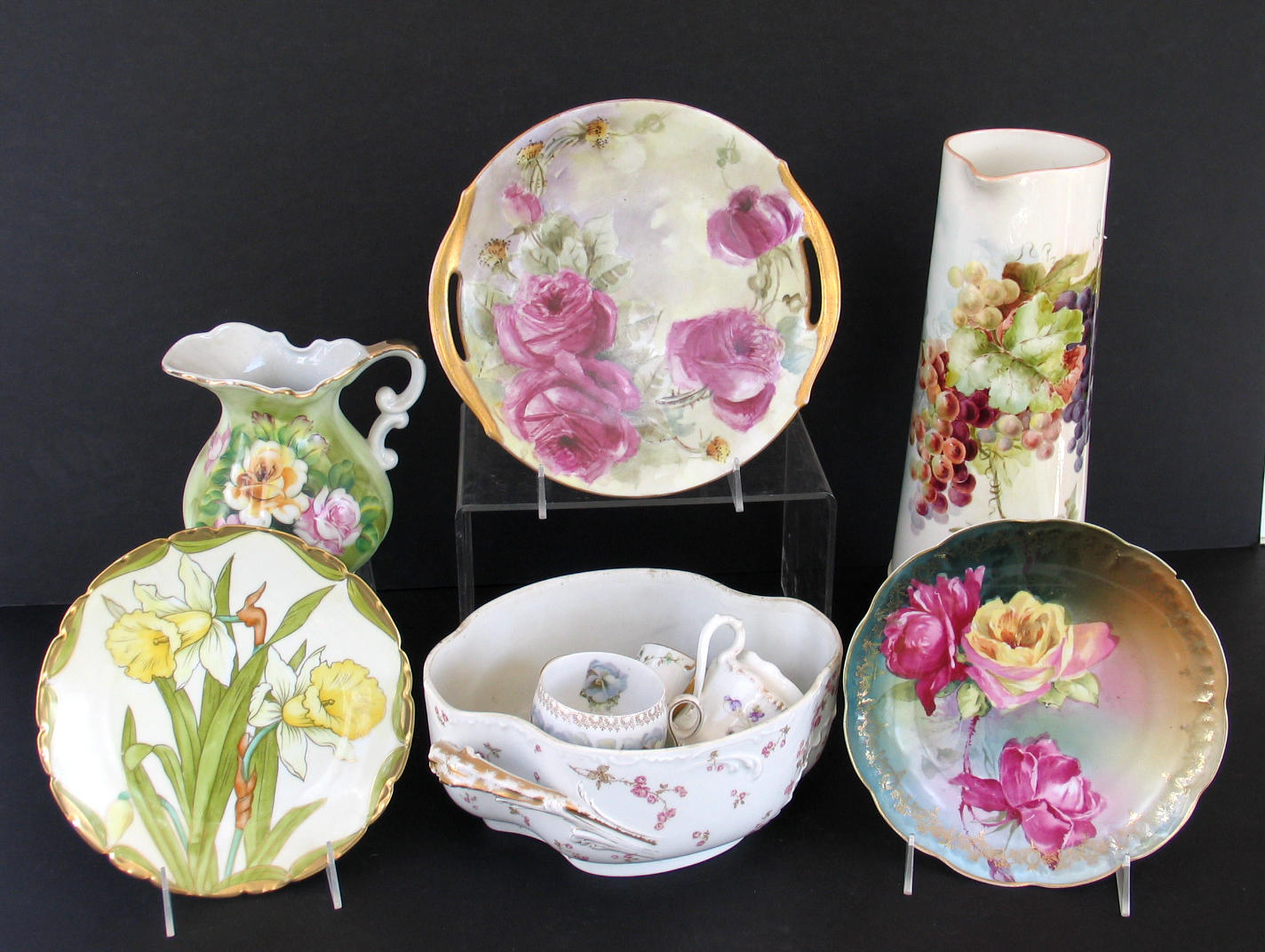An assembled grouping of Continental porcelain