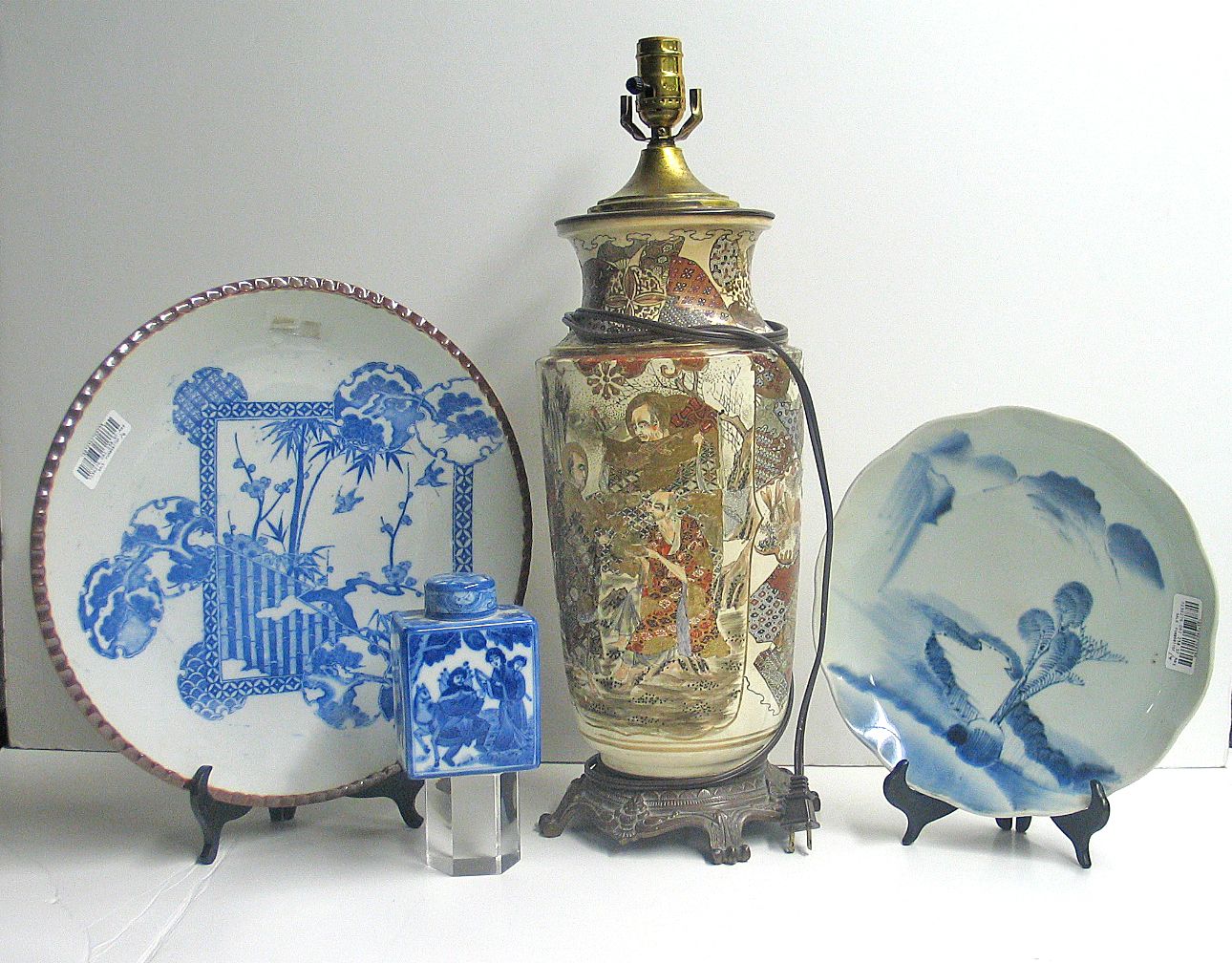 Four decorative objects