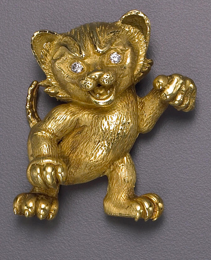 An eighteen karat gold and diamond-set brooch