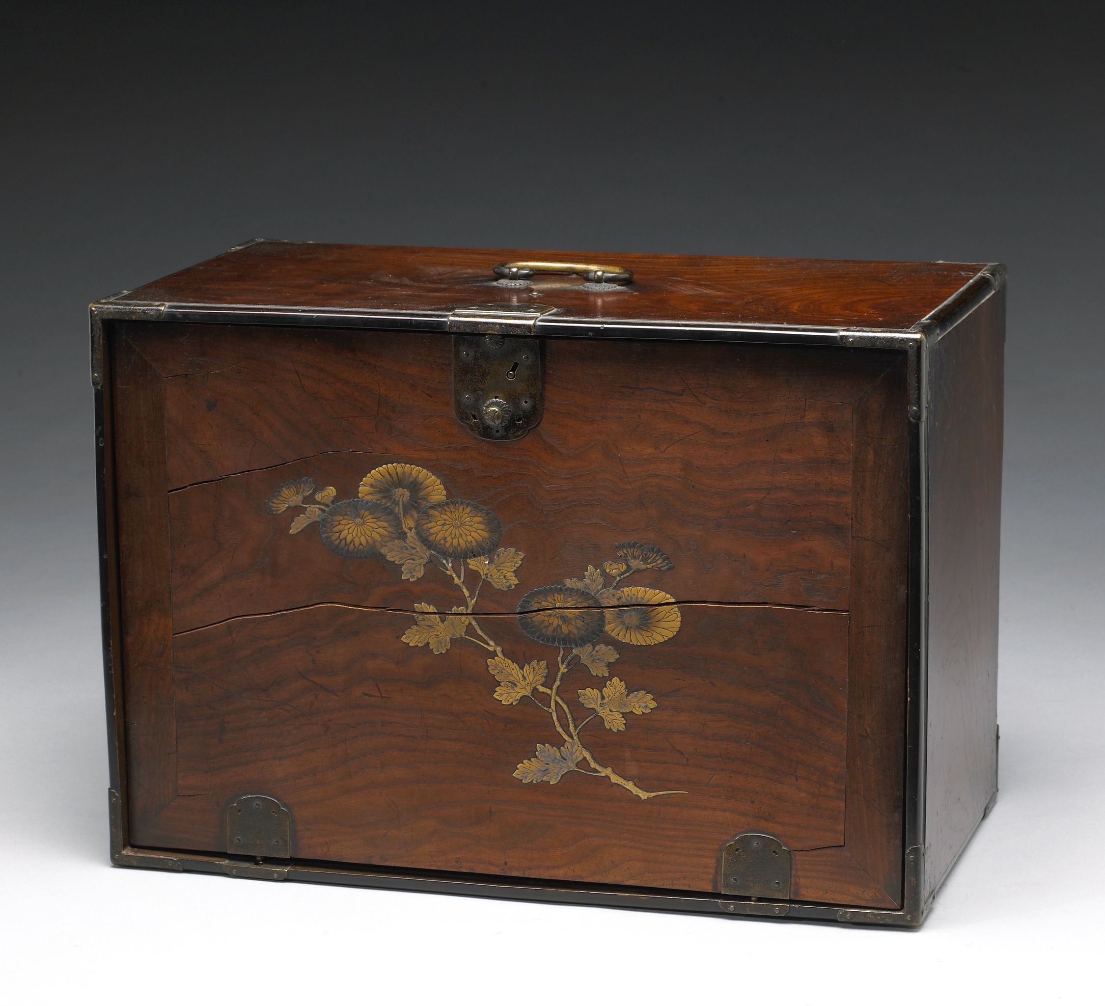 A lacquer decorated storage box