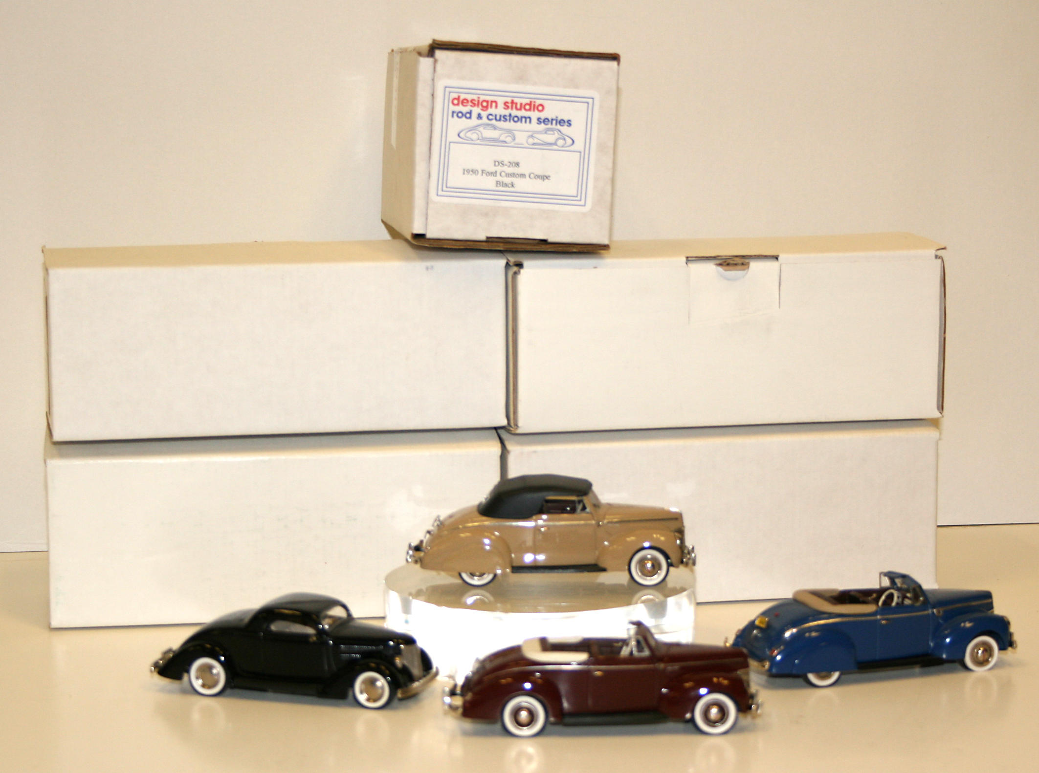 Five 1:43 scale white metal model Ford cars by Design Studio, American,