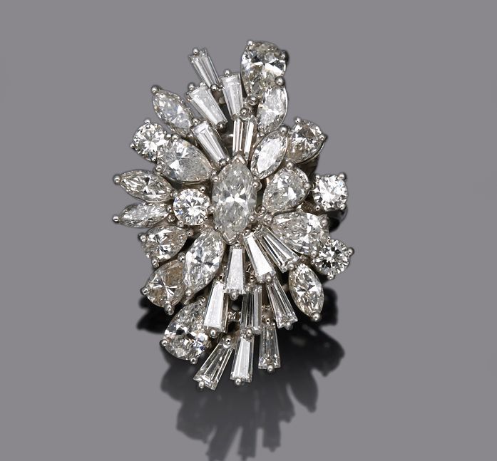 A diamond cluster ring