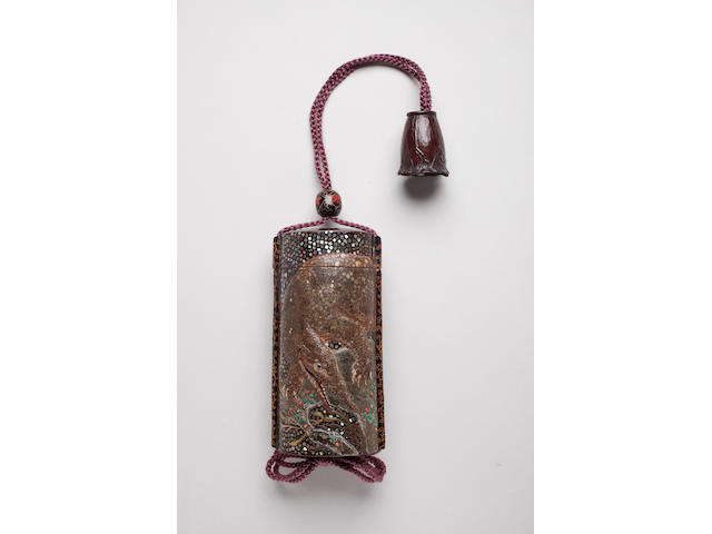 Inlaid-lacquer portable sake flask By Mochizuki Hanzan (18th century)