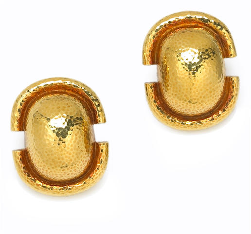 A pair of eighteen karat gold hammered earclips, David Webb