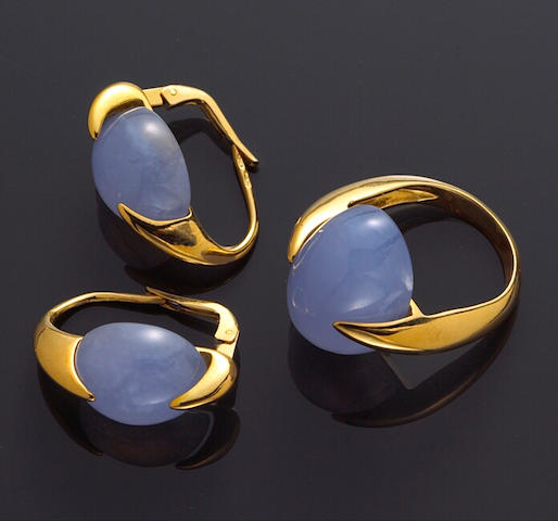 A set of chalcedony ring and pair of earrings, Tito Pedrini