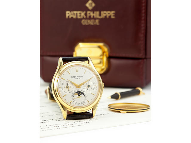 Patek Philippe. A fine 18K gold automatic wristwatch with perpetual calendar and moon phasesRef: 3940, Case no. 2970007, movement no. 775423, sold 1996
