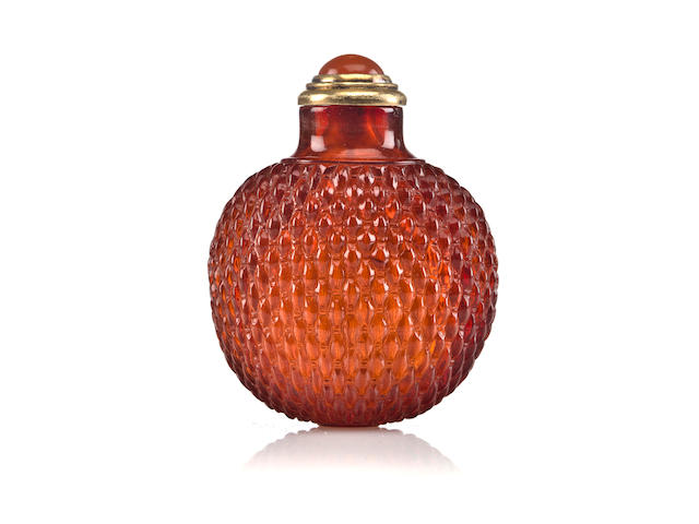 An amber snuff bottle with carved basket weave pattern 1730-1840