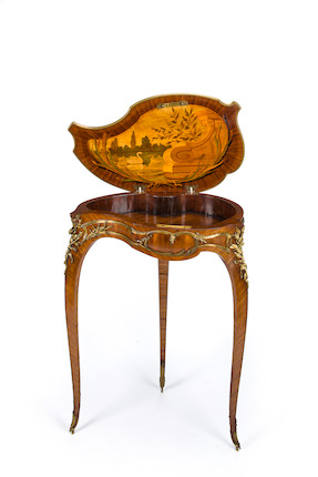 A Louis XV style gilt bronze mounted marquetry table à ouvrage coquille François Linke, index number 554 circa 1900 image 3