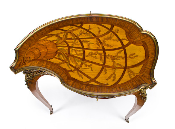 A Louis XV style gilt bronze mounted marquetry table à ouvrage coquille François Linke, index number 554 circa 1900 image 2