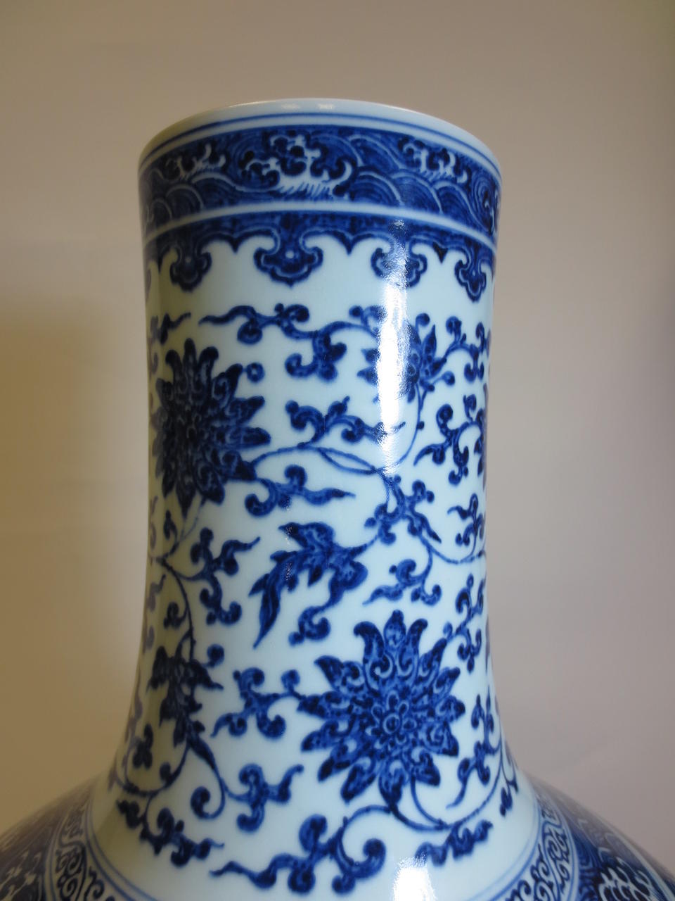 A magnificent blue and white porcelain vase, tianqiuping Yongzheng Mark and period