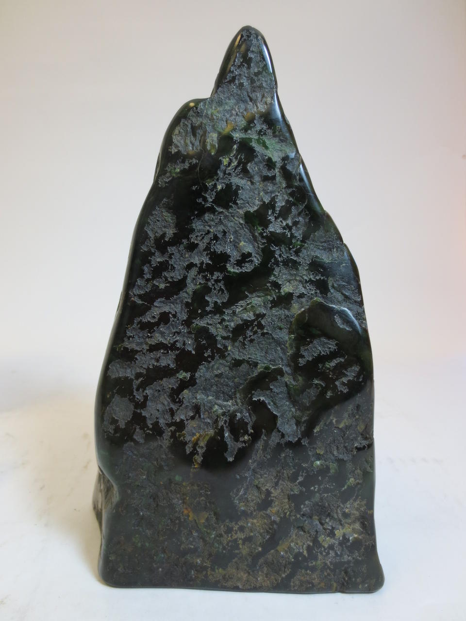 A chloromelanite scholar's rock, gongshi