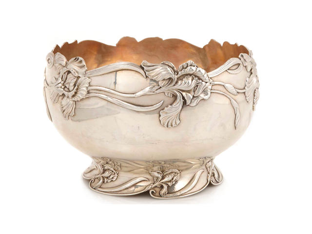 An American sterling silver Art Nouveau floral-decorated footed bowl by Shreve & Co., San Francisco, first quarter 20th century