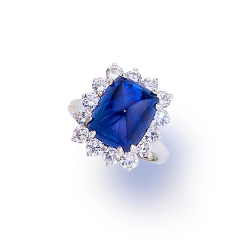 Bonhams : A sapphire and diamond ring