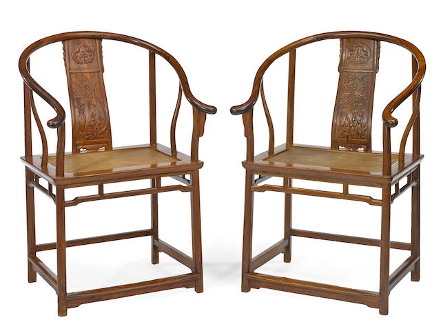 A pair of huanghuali horseshoe back chairs 17th/18th century