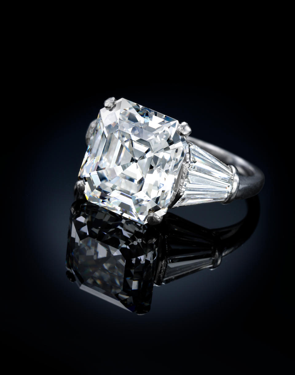 Bonhams : A diamond solitaire ring, Ruser