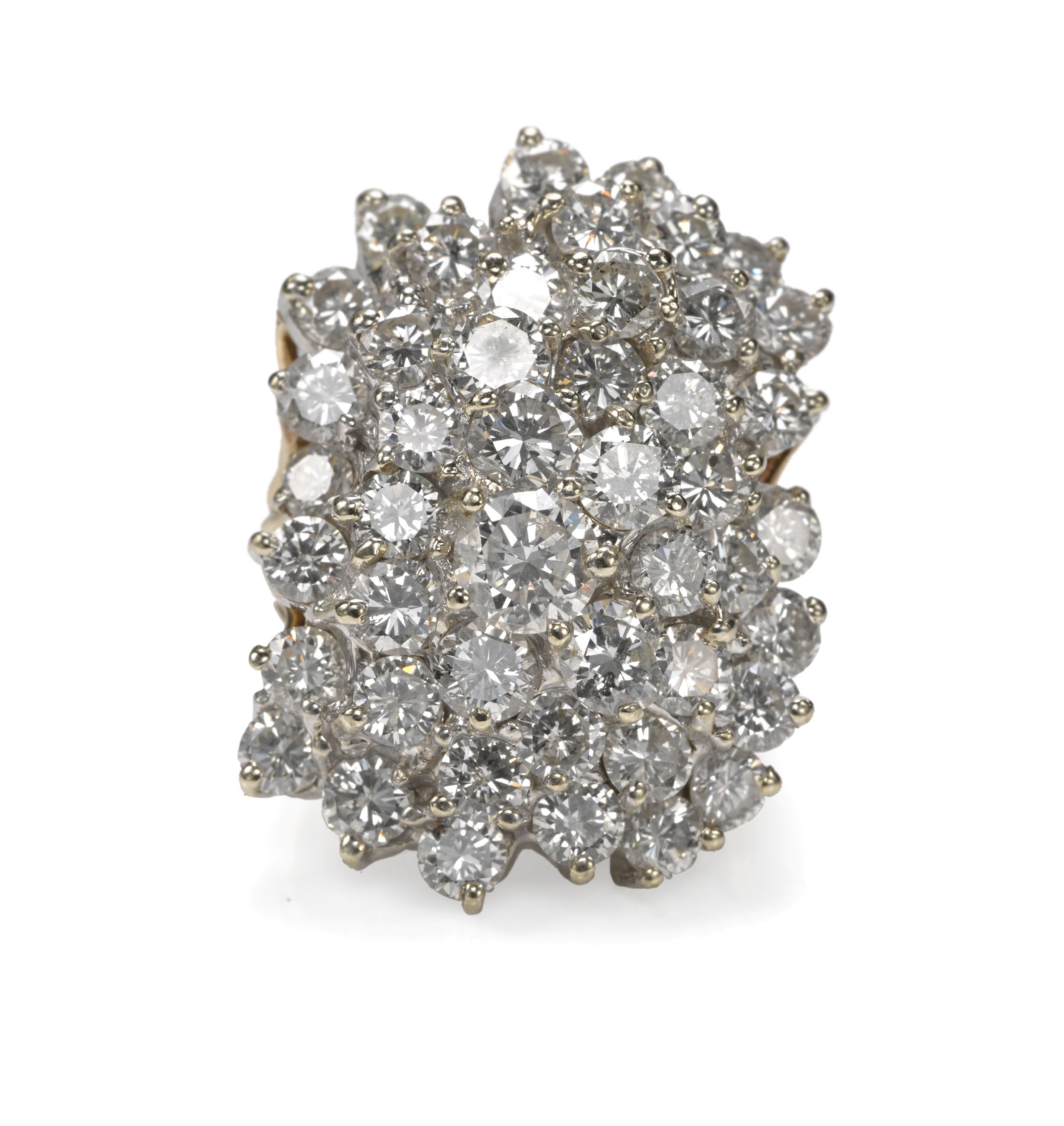 A diamond cluster ring