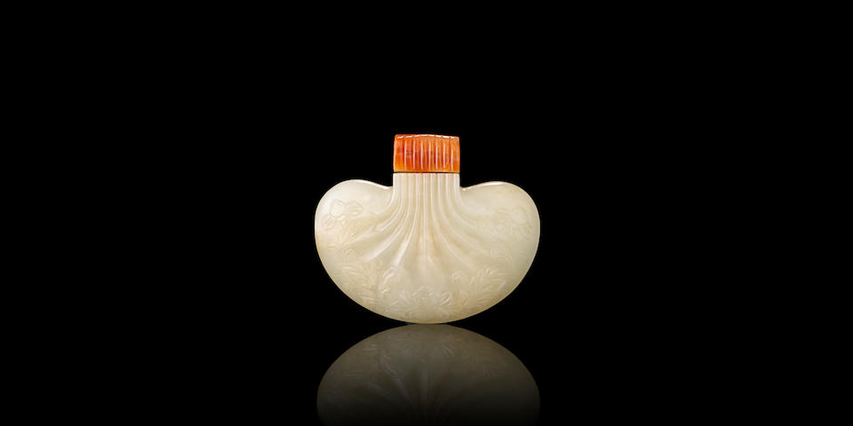 A white nephrite 'silk purse' snuff bottle Possibly Imperial, Palace Workshops, Beijing, 1780-1850