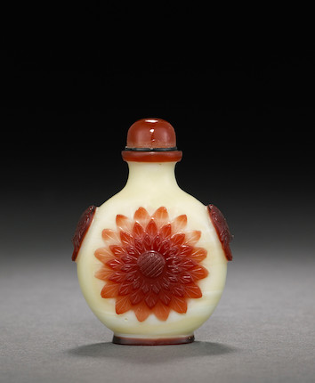 A cranberry-red and white glass chrysanthemum blossom snuff bottle  1750-1800 image 1