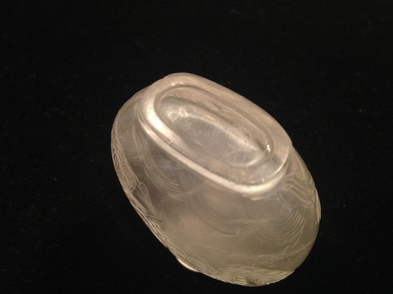 A carved rock crystal snuff bottle  1750-1860 image 12