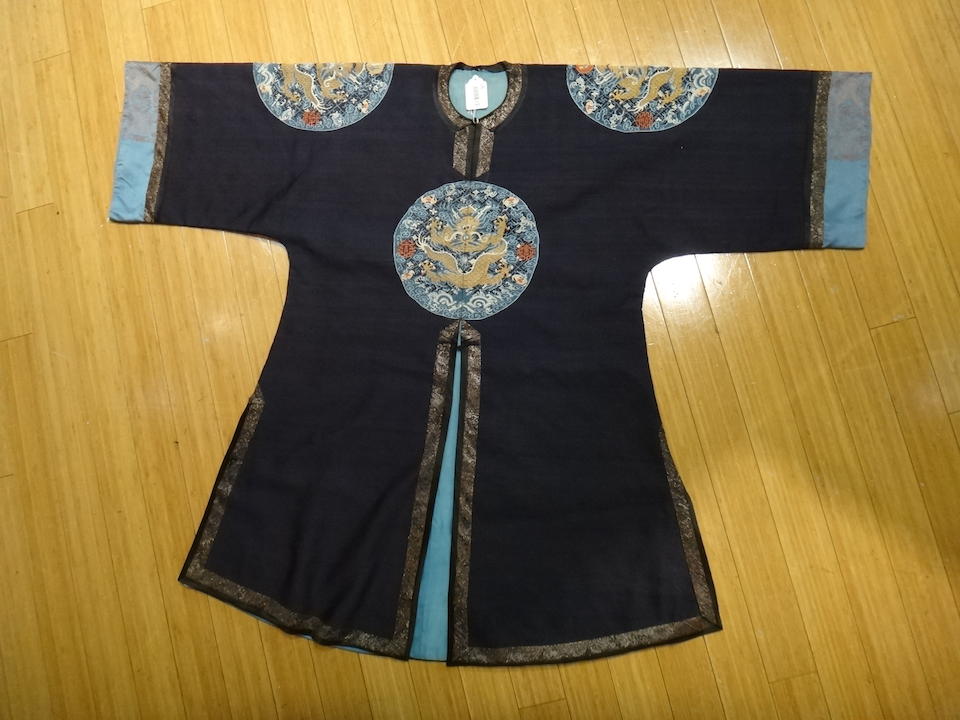 Bonhams : An Imperial dark blue-ground 'dragon roundel' kesi surcoat ...