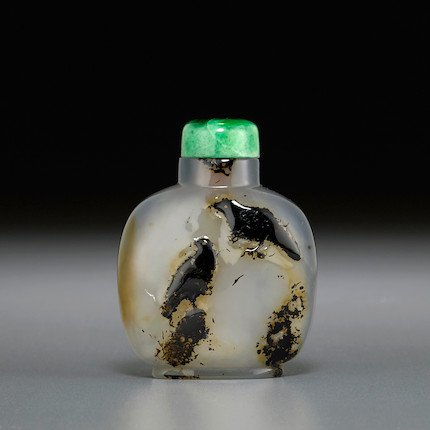 A shadow chalcedony 'bird' snuff bottle 1780-1850 image 1
