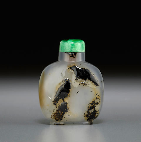 A shadow chalcedony 'bird' snuff bottle 1780-1850