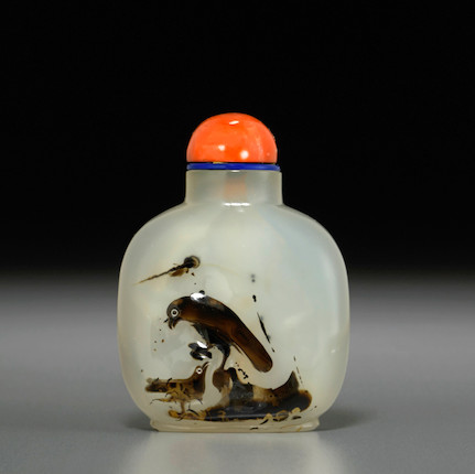 A shadow chalcedony 'hawk' snuff bottle 1780-1850 image 1