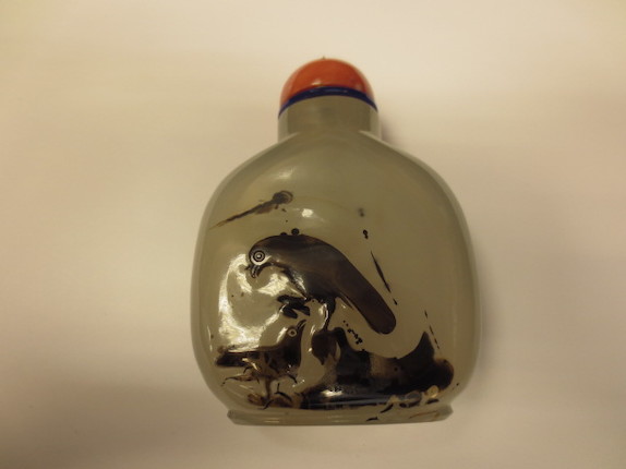 A shadow chalcedony 'hawk' snuff bottle 1780-1850 image 7