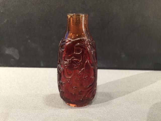 A carved amber glass 'chilong' snuff bottle 1750-1830