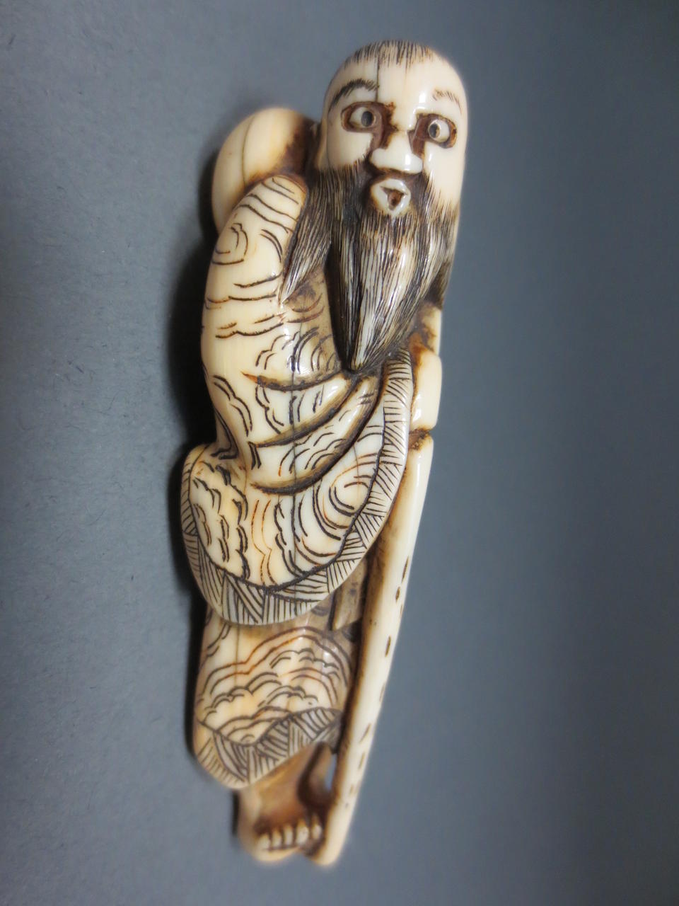 Two ivory figural netsuke 18th/early 19th century