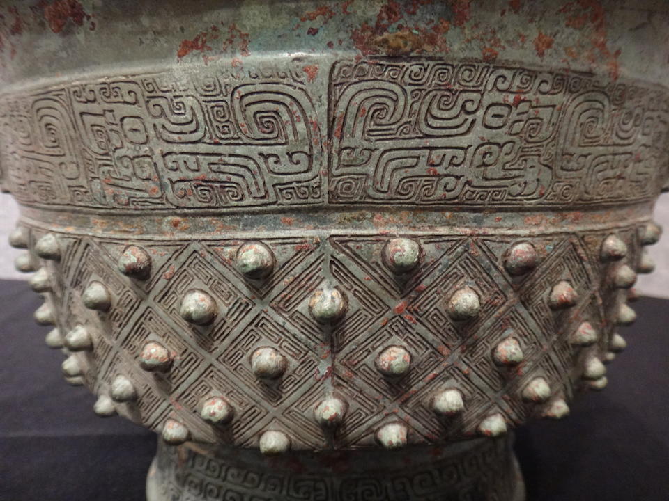 A rare archaic bronze ritual food vessel, Shi yu  Late Shang dynasty