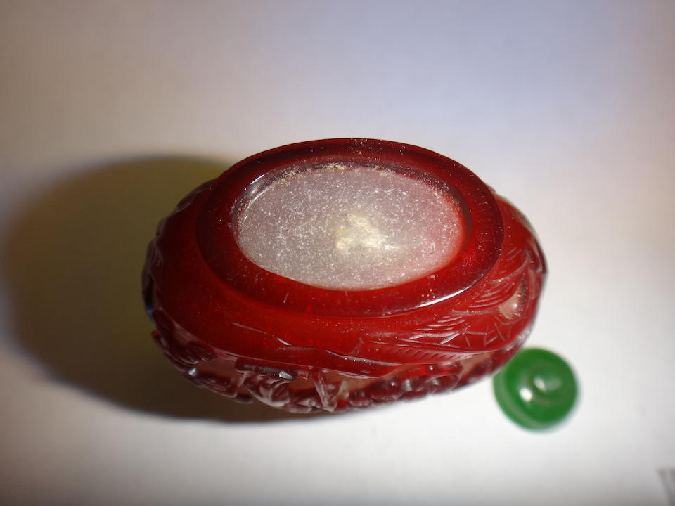 A red overlay glass snuff bottle  1770-1880