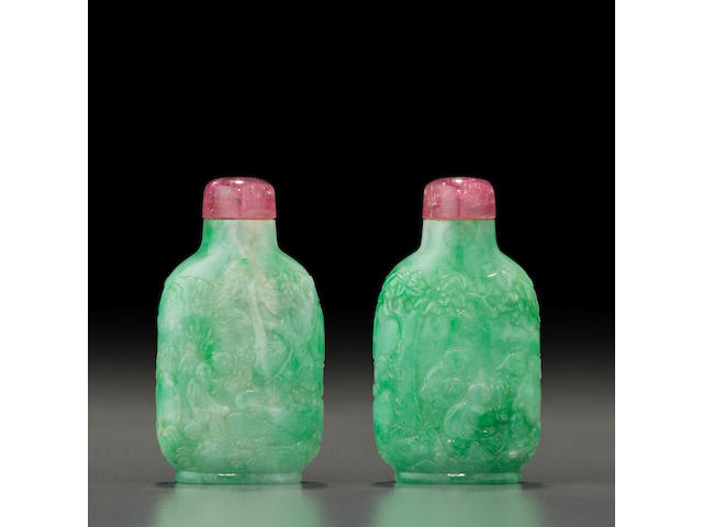 A skillfully carved jadeite 'figures and landscape' snuff bottle  1820-1920