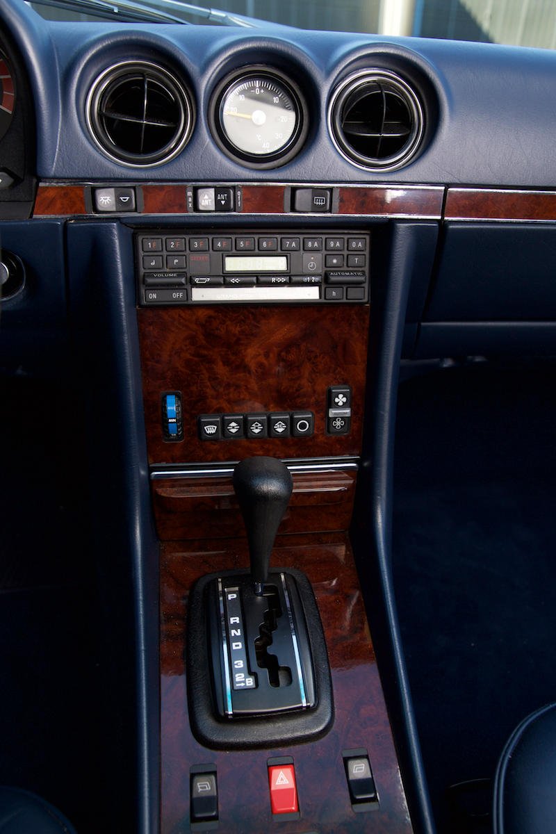 <b>1985 MERCEDES-BENZ 380SL</b>
