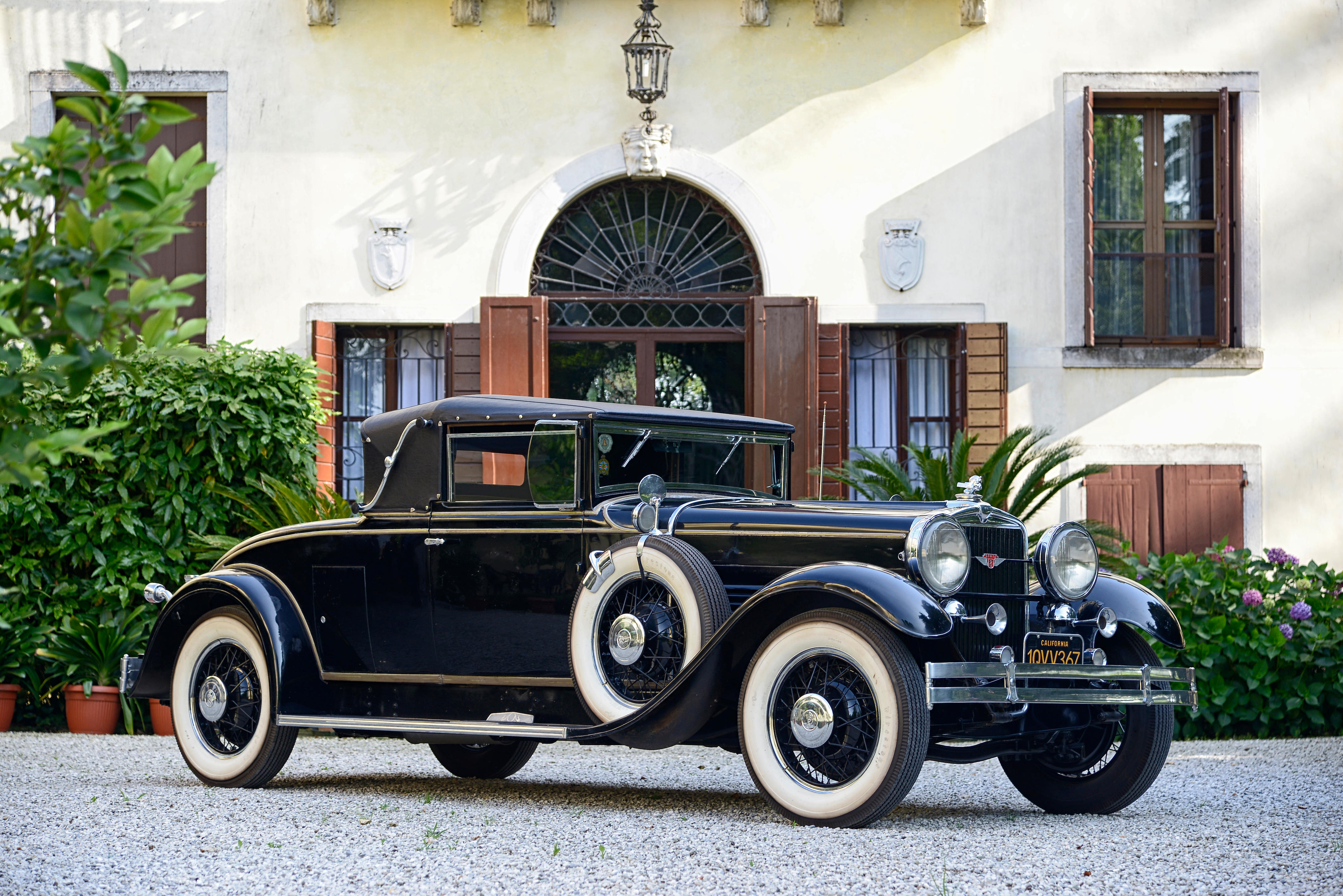 Старые машины черные. Cadillac v16 Imperial sedan. Бентли кабриолет 1930. 1930 Stutz. Stutz кабриолет.