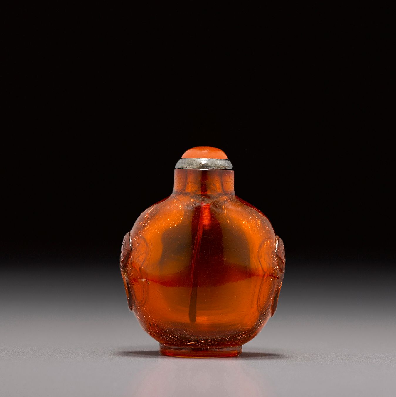 A cherry amber snuff bottle
